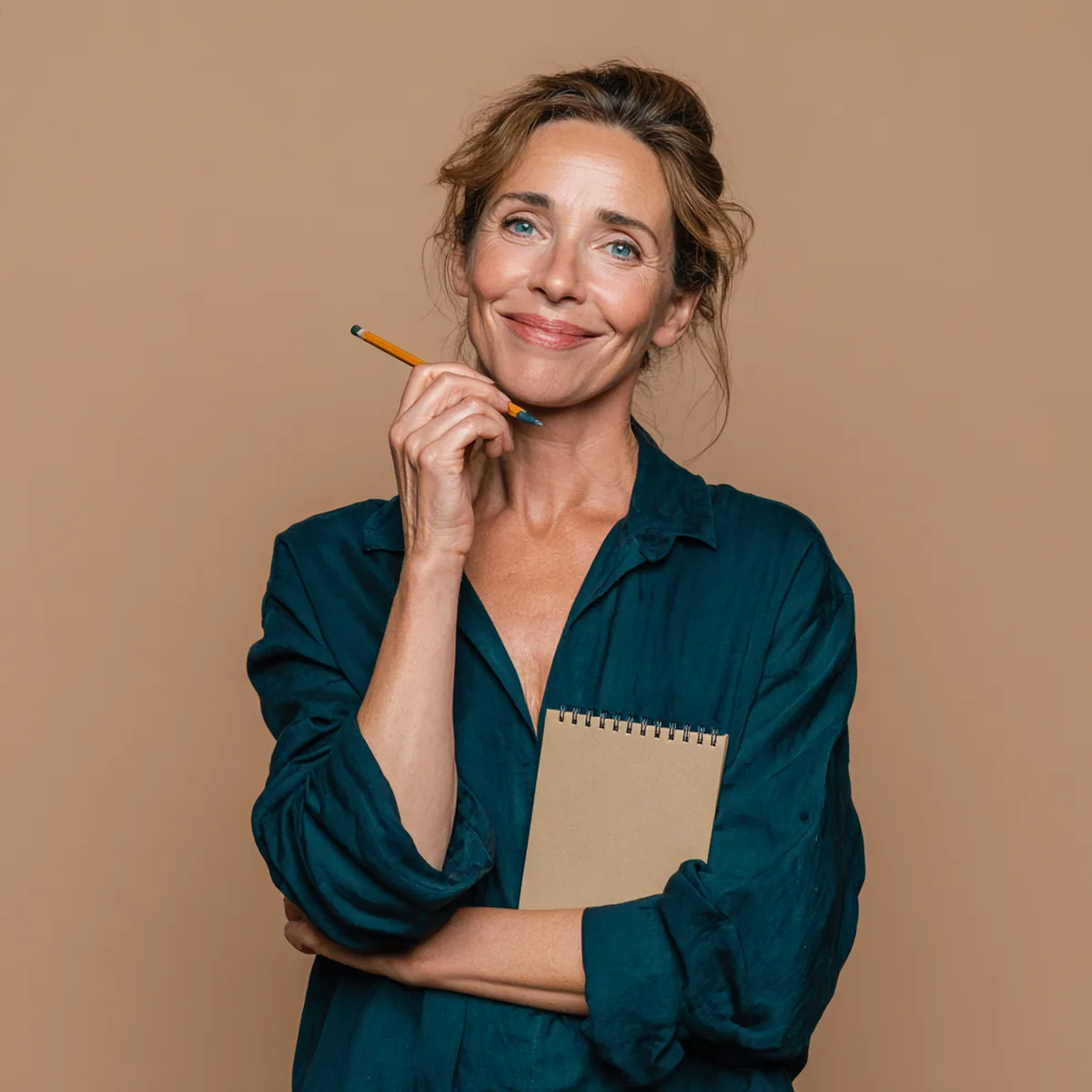 Woman in her fifties holding a paper calendar and a pencil, smiling as she counts the weeks of collagen